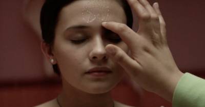 Blumhouse tái ngộ khán giả với phim kinh dị The Craft: Legacy (Phù Thuỷ Học Đường)