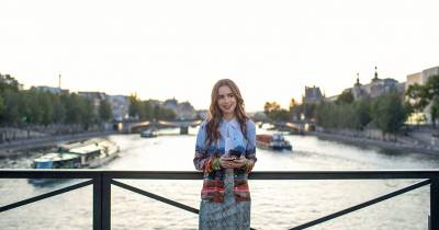 [REVIEW] Emily in Paris – Series đầy giải trí và hào nhoáng của Netflix