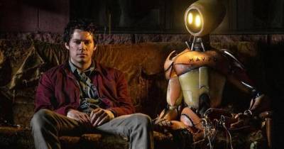 [REVIEW] Love and Monsters (Netflix) - Bất ngờ đến từ Netflix