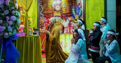 Đêm Tối Rực Rỡ! - Tang lễ rình rang, gia can đổ nát
