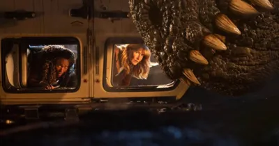 Thế Giới Khủng Long: Lãnh Địa (Jurassic World: Dominion) - Chris Pratt bất chấp nguy hiểm giải cứu khủng long trong trailer mới