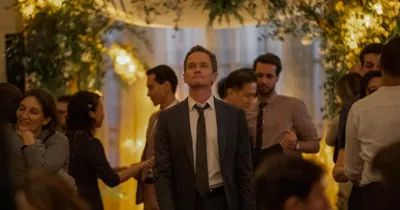 Uncouple (Netflix) - Bộ phim đến với Netflix như một cơn mưa mát lành