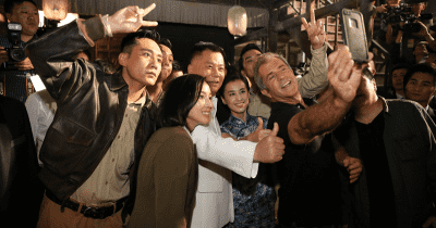 Quy tụ dàn diễn viên hoành tráng như Bruce Willis, Song Seung-Heon, The Bombing còn do Mel Gibson làm sản xuất