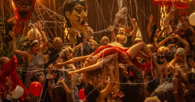 Brad Pitt và Margot Robbie táo bạo trong trailer Babylon của đạo diễn Damien Chazelle