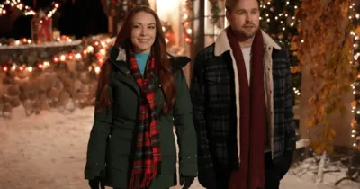 [REVIEW] Falling For Christmas (Netflix) – Không khí Giáng sinh ngập tràn từng thước phim
