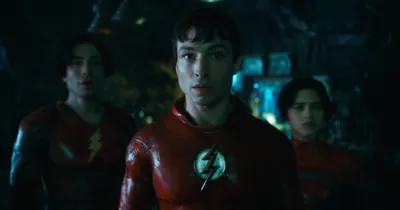 Trailer The Flash hé lộ sự xuất hiện của 2 Batman
