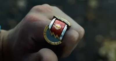 The Flash - Bí mật đằng sau những bộ suit của dàn siêu anh hùng