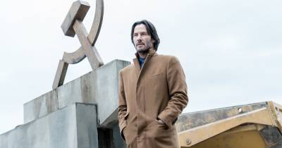 Keanu Reeves mắc kẹt giữa làn đạn của gangsters và chính phủ trong trailer Siberia