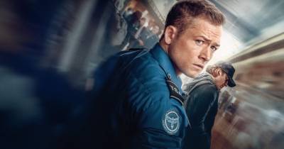 Review Carry On (Hành Lý Xách Tay) – Phim Giáng Sinh ăn khách của Netflix 2024