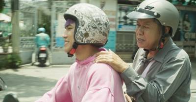 Review Đợi Gì? Mơ Đi – Khi ông “Hai Lúa” mở tiệm xăm và hát rap