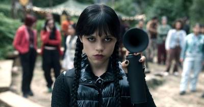 Review Wednesday mùa 2 phần 1 – Sự trở lại ấn tượng của chị Tư