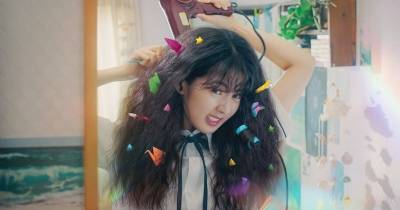 Review phim Chuyện Tình Tóc Rối – Phim thanh xuân đẹp đẽ, đầy hoài niệm trên Netflix