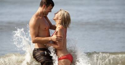 Phim chuyển thể tiểu thuyết Nicholas Sparks tung trailer lãng mạn