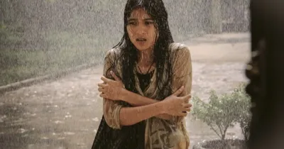 Nhung Kate đứng dưới mưa 8 tiếng chỉ để quay một cảnh trong phim Cô Hầu Gái