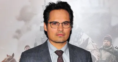 Fantasy Island – Michael Pena thủ vai Mr. Roarke