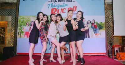 Hoàng Oanh đón sinh nhật cùng tiệc đóng máy Tháng Năm Rực Rỡ