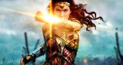 Gal Gadot cho rằng Wonder Woman có thể đánh bại Superman trong một cuộc chiến