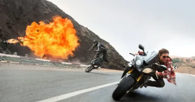Những pha hành động điên rồ của Tom Cruise trong Mission: Impossible
