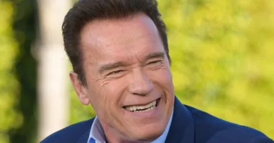Arnold Schwarzenegger tung ảnh hậu trường Terminator cùng Linda Hamilton