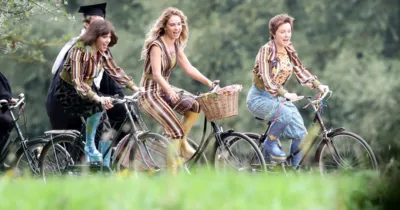 [REVIEW] Mamma Mia: Yêu Lần Nữa - Cơn gió mát lành cho tâm hồn