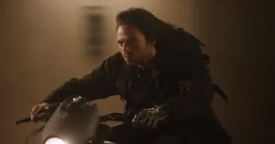 Có gì trong ba lô của Bucky?