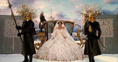 Mirror Mirror (2012) – Gương kia ngự ở trên tường