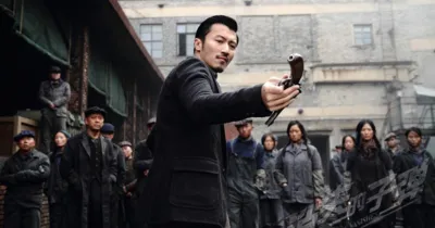 The Bullet Vanishes của Tạ Đình Phong mô phỏng Sherlock Homes