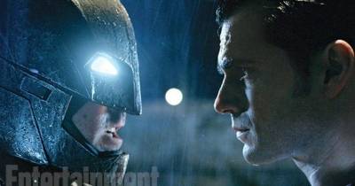 Batman và Superman đối đấu trong loạt ảnh mới của Batman v Superman: Dawn of Justice