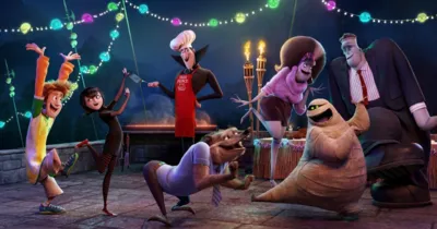 Đông Nhi và Ông Cao Thắng hóa thân vào Gia Đình Dracula