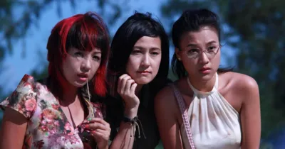 Bộ Ba Rắc Rối, hài hước những cũng không kém phần kịch tính