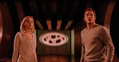 Tỉnh Giấc Sớm… 90 Năm, Chris Pratt và Jennifer Lawrence Rơi Vào Cuộc Chiến Sống Còn Trên Tàu Vũ Trụ