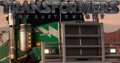 Cận cảnh Optimus Prime, Bumblebee, Barricade, Drift, và Onslaught trong Transformers: The Last Knight