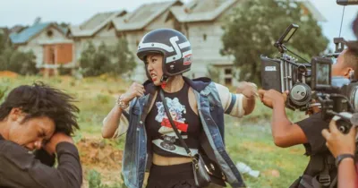 Già gân, Mỹ nhân và Găng tơ: Tóc Tiên cá tính và mạnh mẽ