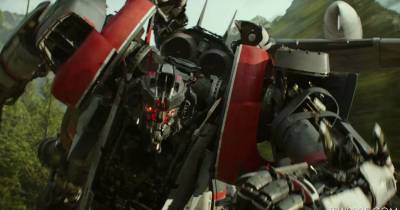 Những hy vọng mới mà đạo diễn Travis Knight đã mang đến cho Transformers Universe: Bumblebee