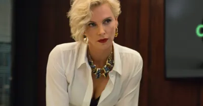 Charlize Theron toả sáng trong bộ phim Gringo do cô sản xuất