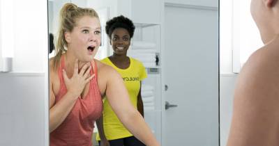 Chị Thấy Chị Đẹp – Ra mắt ở Mỹ từ tháng 4, đến nay mới “xuất đầu lộ diện” ở Việt Nam