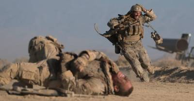 Quicksilver và John Cena vô phương trên chiến trường