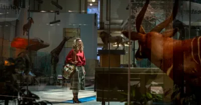 Patty Jenkins vừa tung bức ảnh đầy nữ tính của phản diện trong Wonder Woman 1984