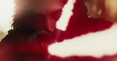 Rian Johnson tiết lộ lý do vết sẹo của Kylo Ren khác hơn ban đầu