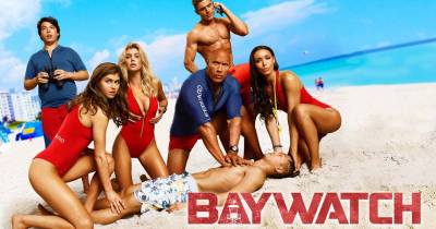 [REVIEW] Baywatch - Cười giòn giã và mát mắt với trai cơ bắp cùng gái xôi thịt