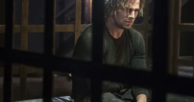 Arrow Season 5 tập trung vào quá khứ của Oliver Queen