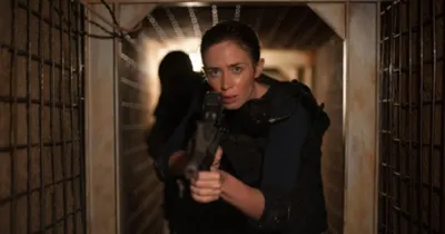 Emily Blunt, Benicio Del Toro, và Josh Brolin trở lại với Sicario 2