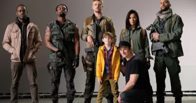 The Predator chính thức bấm máy và dán mác R