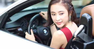 Vệ sĩ , tiểu thư và chàng khờ -  Nhạt