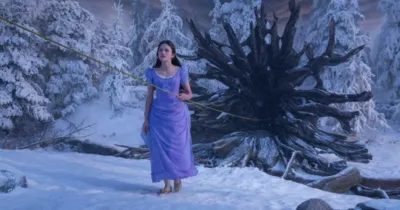 Kẹp Hạt Dẻ và Bốn Vương Quốc - Disney tung trailer thứ 2 choáng ngợp