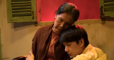 Có Căn Nhà Nằm Nghe Nắng  Mưa – Mẹ ơi, con sẽ về mà