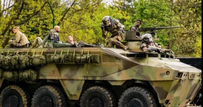 Tiếp tục hé lộ những hình ảnh nóng hổi từ phim trường The Predator