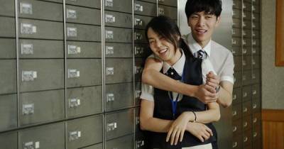 Very Ordinary Couple: Yêu nhau lắm, cắn nhau đau