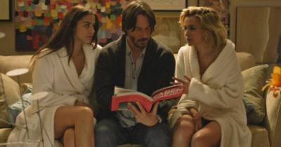 Knock Knock, đừng dại khi thấy gái xinh