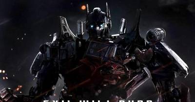Robot đánh nhau tóe lửa trong trailer Transformers 4